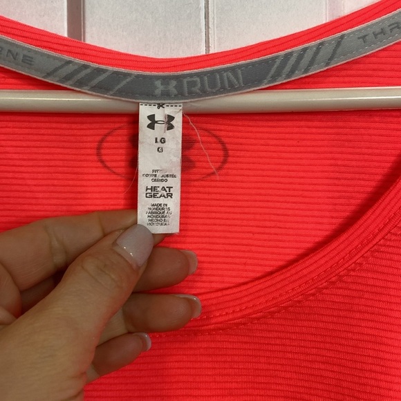 Under armour- Electric melon orange coloured Running shirt - large - Picture 2 of 4